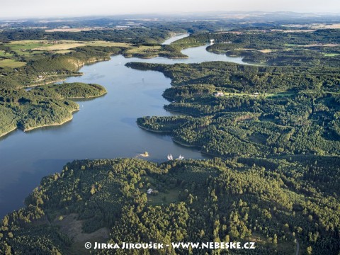 Orlická přehrada proti proudu /J678