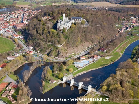 Hluboká nad Vltavou – jez, vesnice, zámek /J696