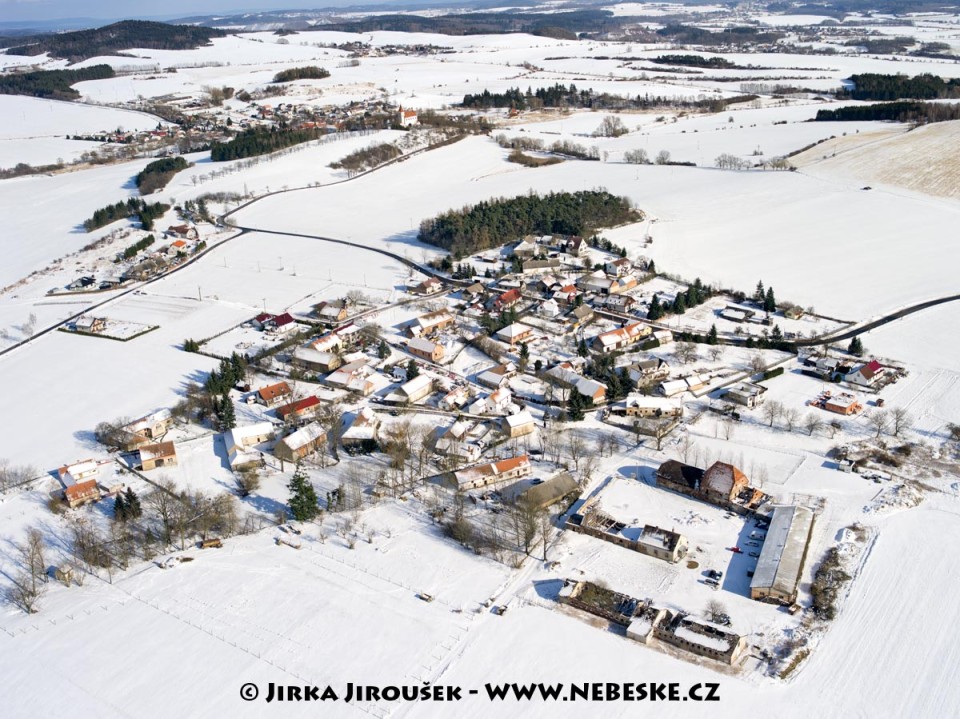 Modřovice a v pozadí Třebsko /J1160