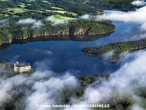 Vltava a zámek Orlík J1601