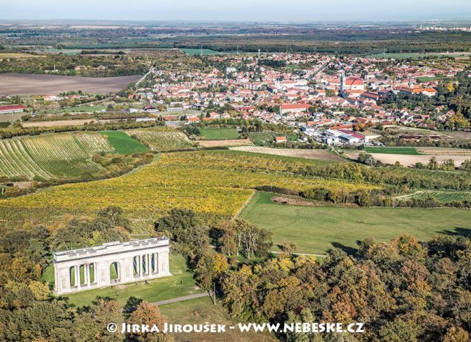 Valtice a Kolonáda na Reistně J1760