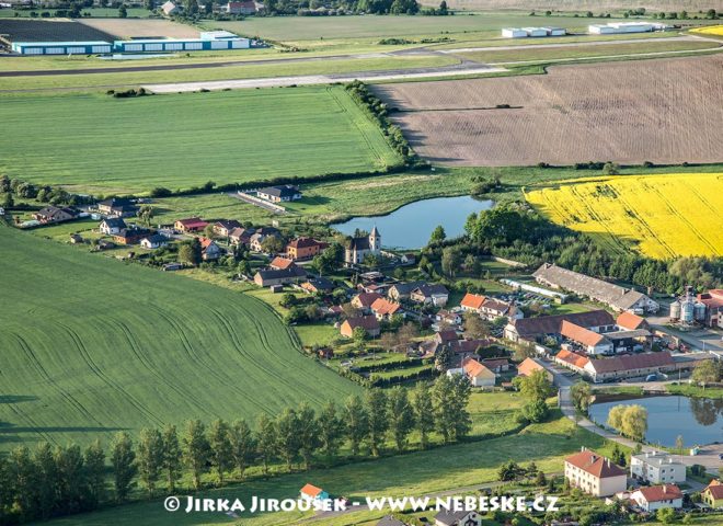 Suchodol – kostel, letiště J2010