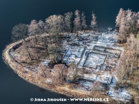 Ostrov sv. Kiliána – základy Ostrovského kláštera J2085