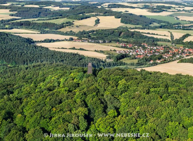 Rozhledna na Blaníku a Louňovice pod Blaníkem J2259