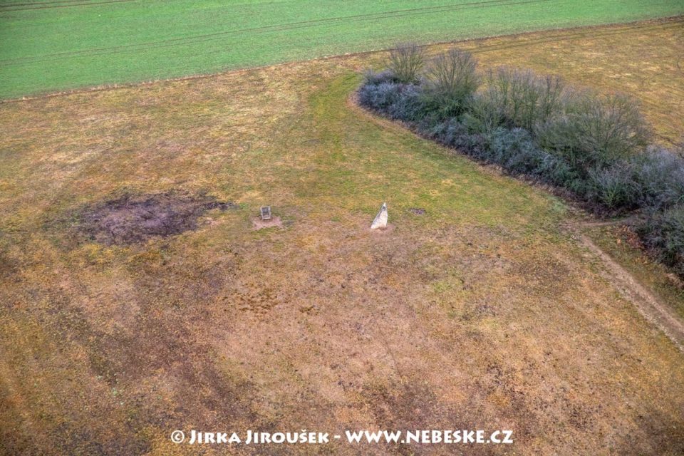 Mořinka – menhir a židle J2575