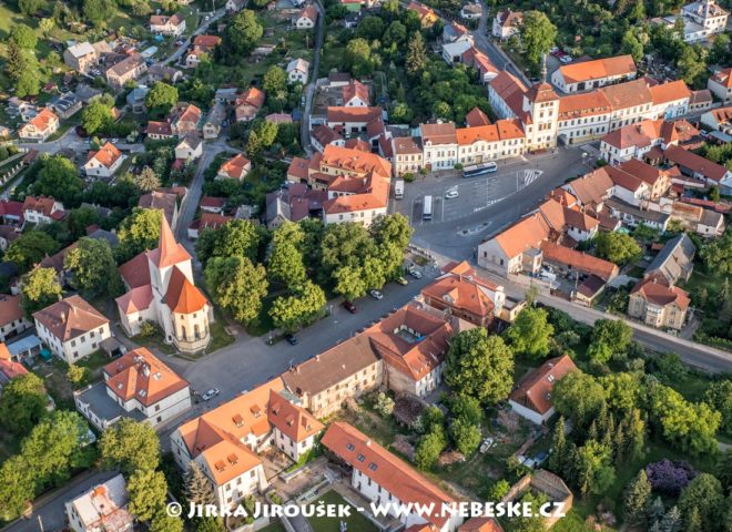 Jílové u Prahy – Masarykovo náměstí J3139