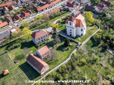 Kostelík v Sadské – kostel sv. Apolináře J3160