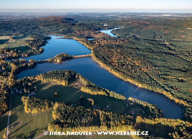 Staňkovský rybník a Špačkov podzimní J3327