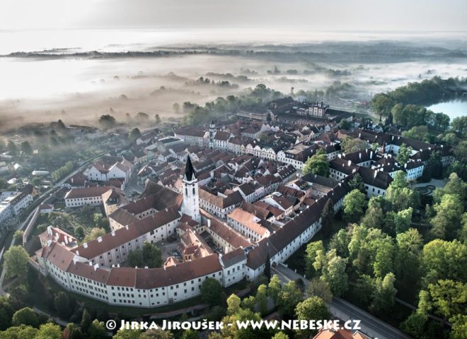 Třeboň v mlhách J3225