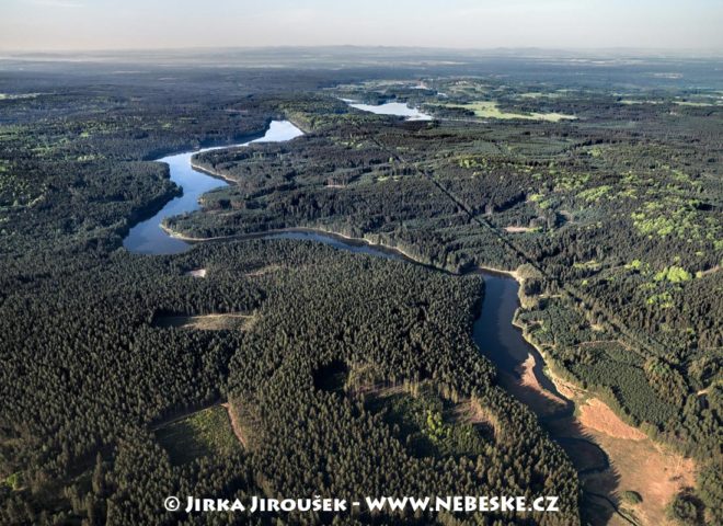 Staňkovský rybník s lesy J3332