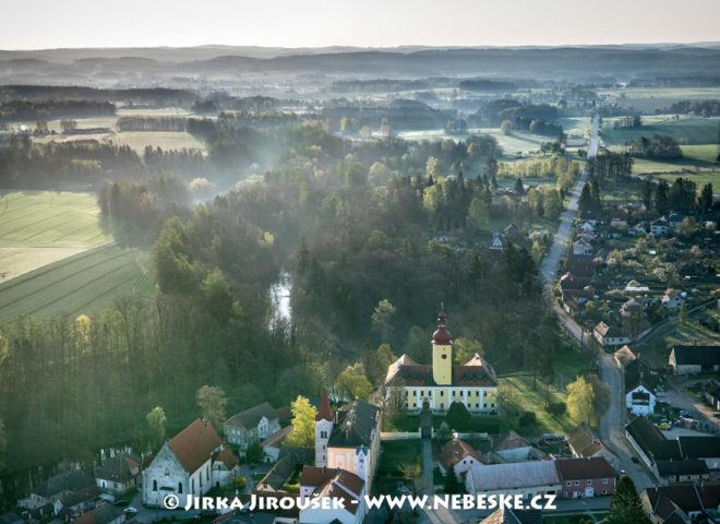 Hrad a zámek Stráž nad Nežárkou J3248