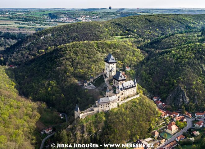 Hrad Karlštejn a balóny J3994