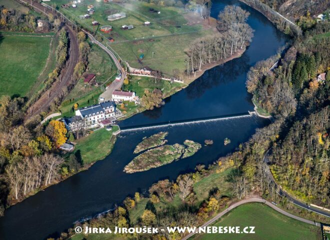 Někdejší mlýn na Berounce pod Karlštejnem J4044