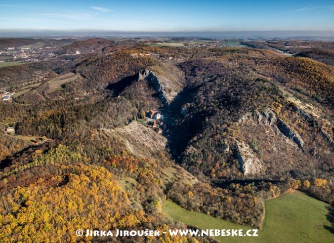 Svatý Jan pod Skalou podzimní J4046