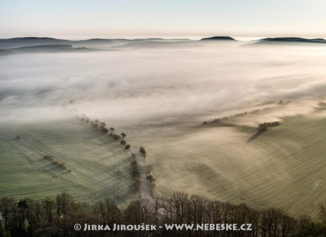 Vrchy Plešivec, Bacín a Šamor J4067