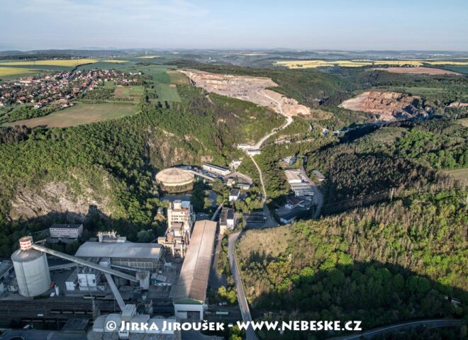 Cementárna a lomy Radotín J4112