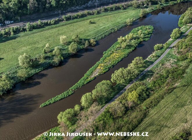 Ostrov na Berounce pod Tetínem J4120