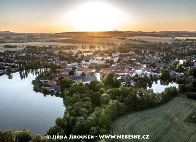 Východ slunce nad Rožmitálem pod Třemšínem 2019 J4156