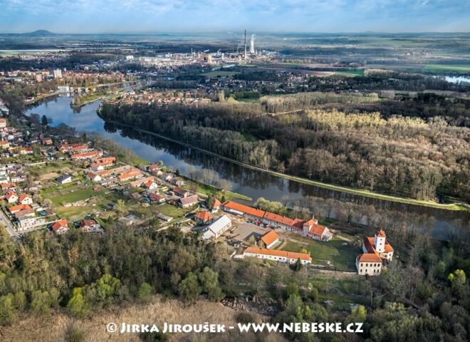 Zámek Lobkovice u Neratovic J4184