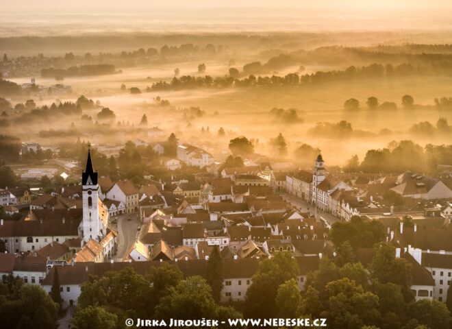 Východ slunce nad Třeboní J4282