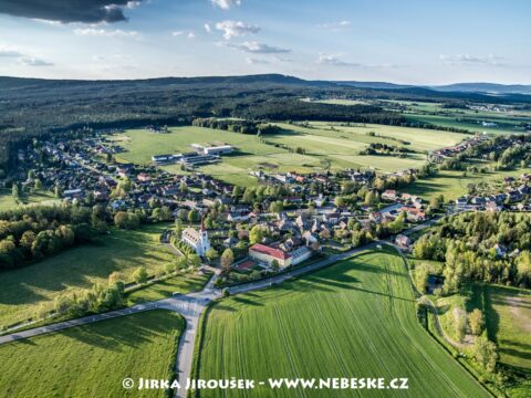 Bohutín – škola a kostel J4261