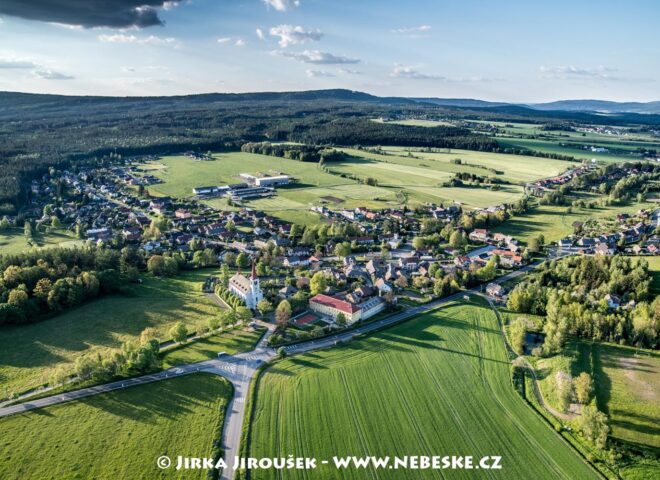 Bohutín – škola a kostel J4261