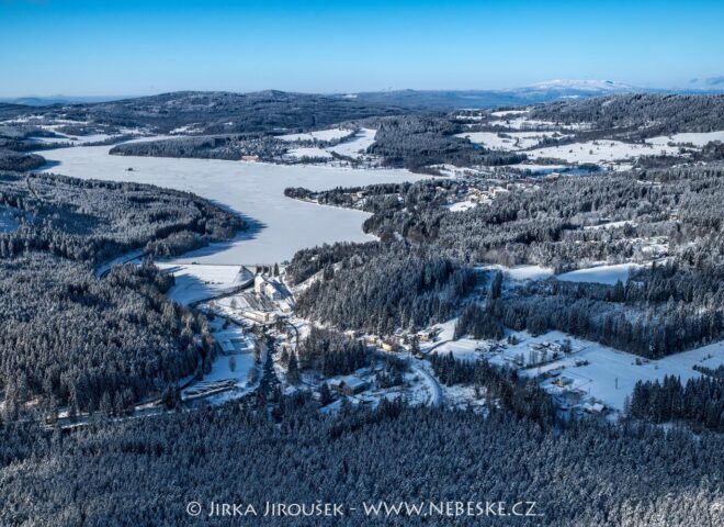 Zimní Lipno s přehradou J4303