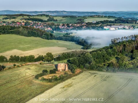 Zřícenina větrného mlýna Příčovy a Dublovice J4593