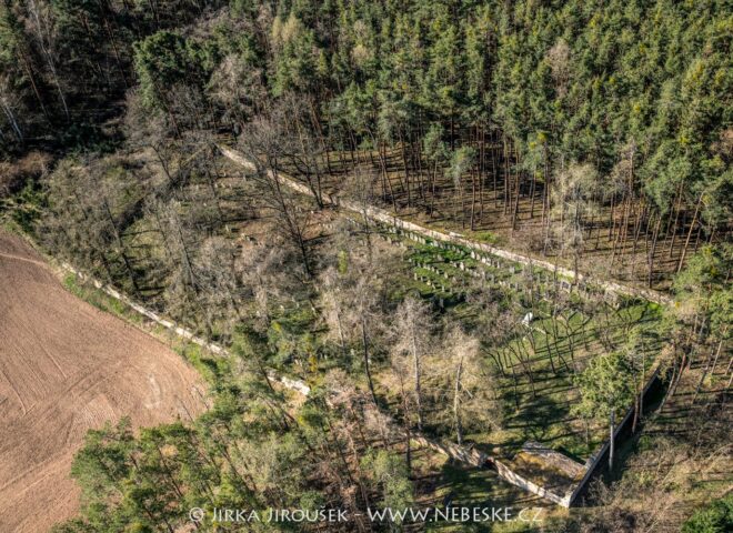 Kamýk nad Vltavou – židovský hřbitov nad J4752