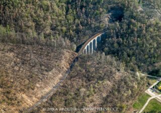 Železniční viaduk Žampach Pacifik duben J4783