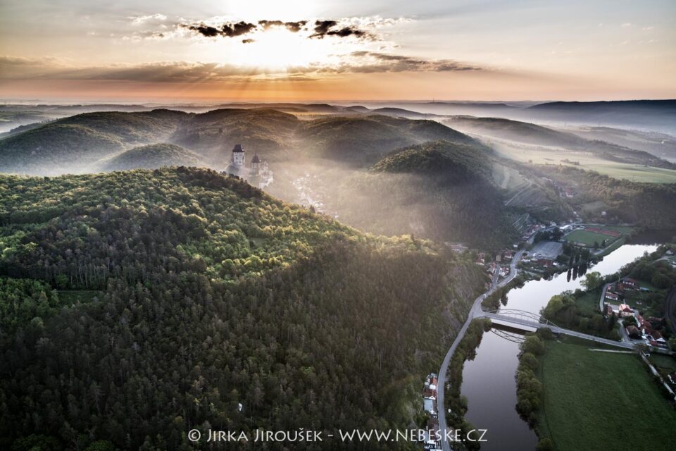 Karlštejn slunce Berounka J5290