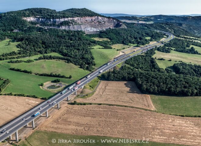 Kubačka a lom Dobkovičky a D8 J5277