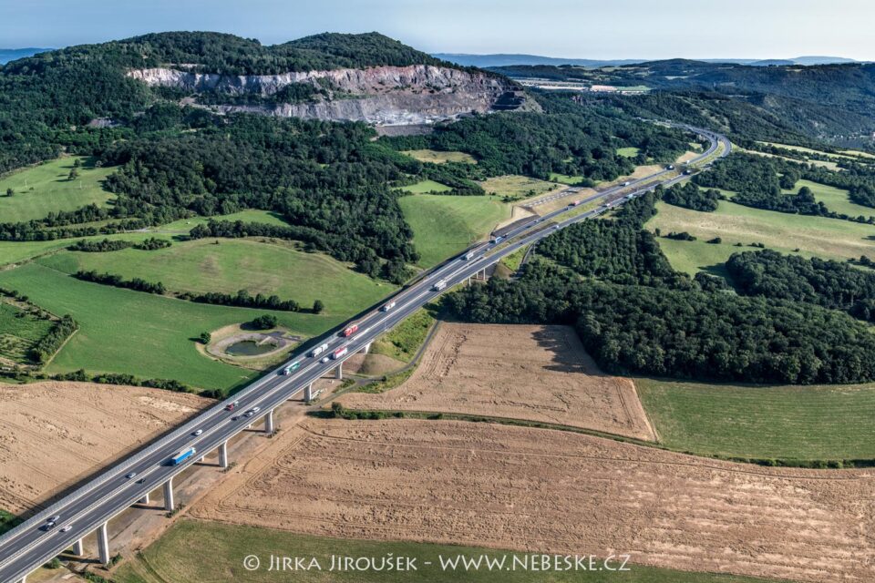 Kubačka a lom Dobkovičky a D8 J5277